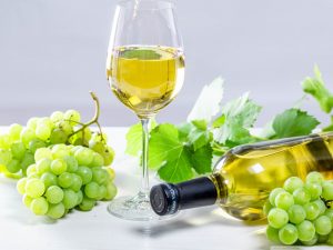 Nhung-chai-vang-trang-ngon-tu-nho-sauvignon-blanc-3-min