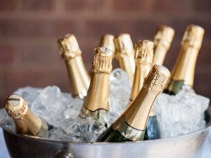 Ruou-champagne-Phap-gia-dat-dau-3-min