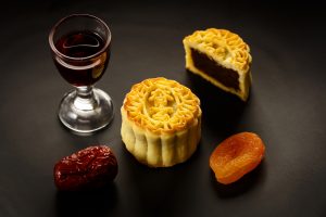 Ruou-vang-va-banh-trung-thu